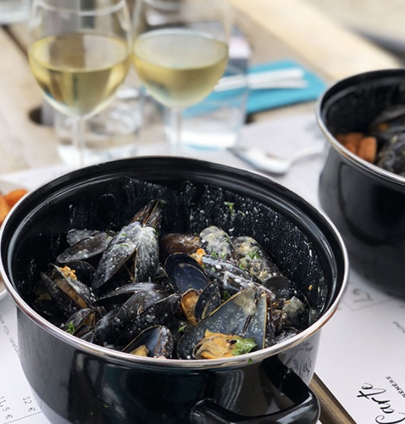 La pêche aux moules - Restaurant Saint-Jean-de-Luz